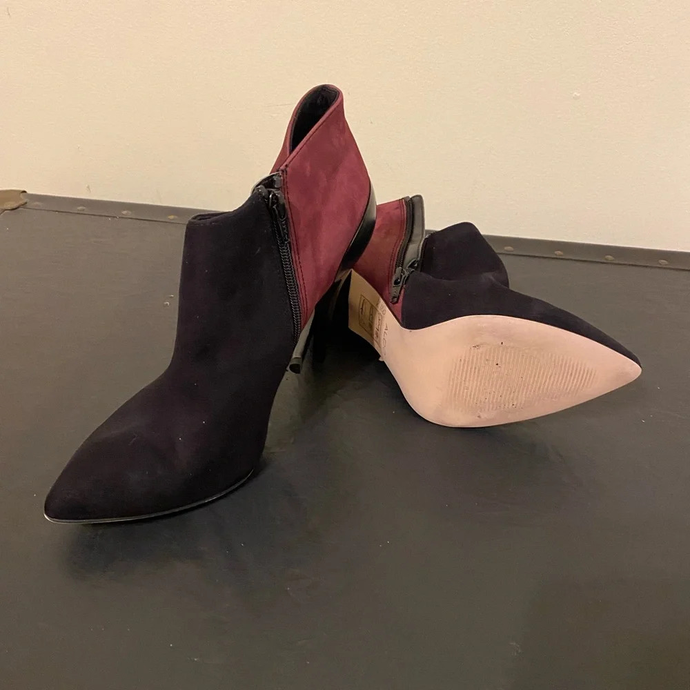 Aldo Women’s Pointed Toe Leather Ankle Booties Size 8 Black/Burgundy. - Picture 3 of 12
